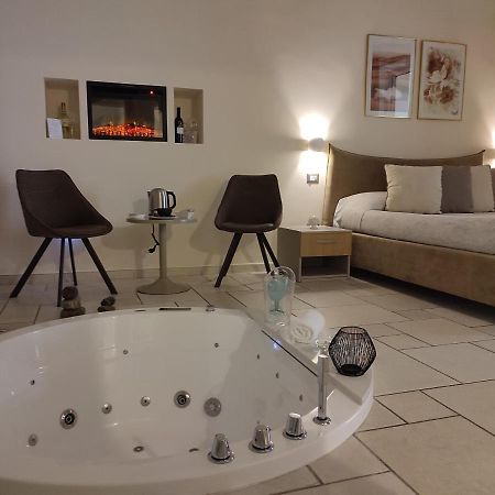 Lux Suite Таранто Екстериор снимка