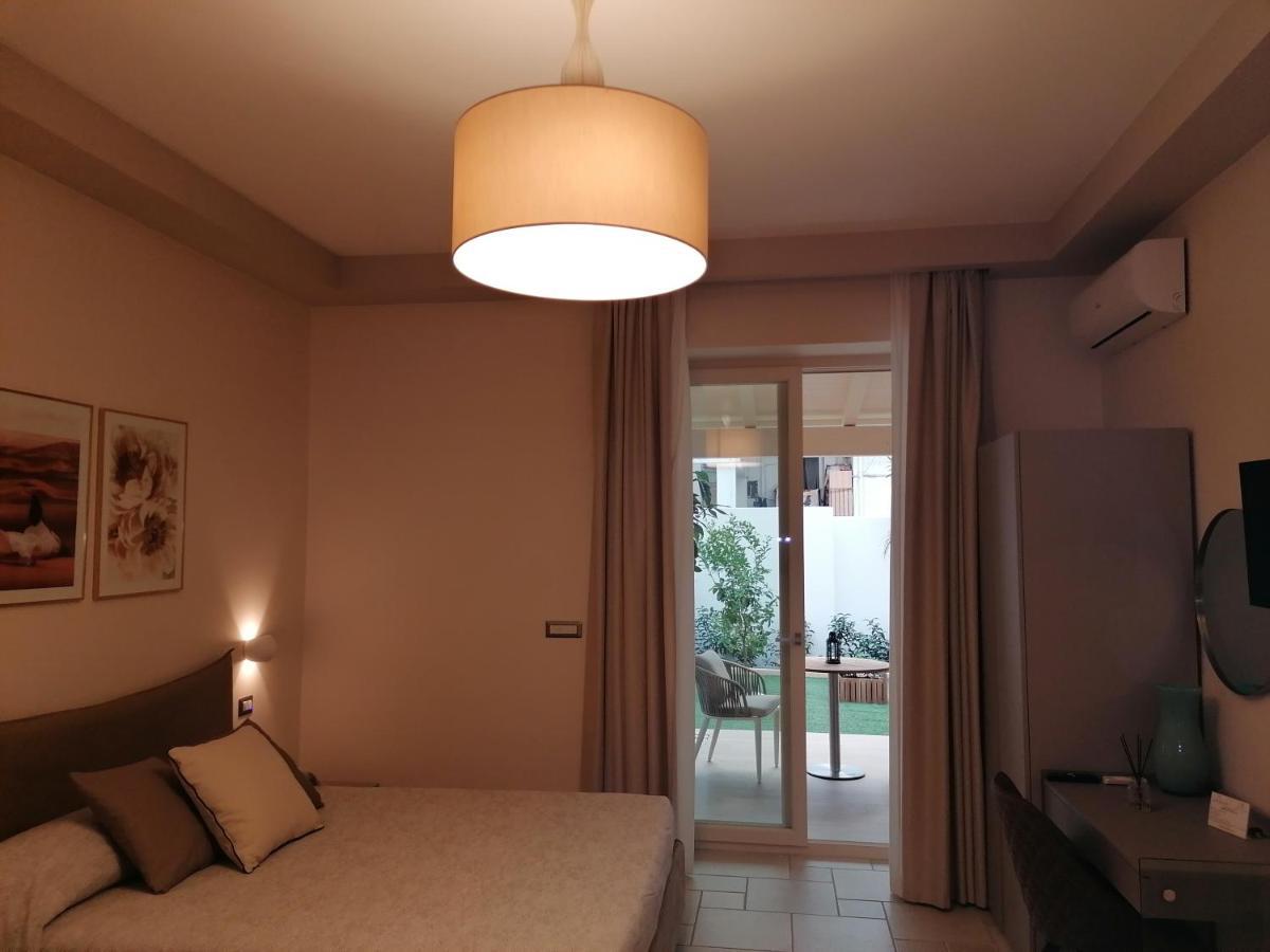Lux Suite Таранто Екстериор снимка