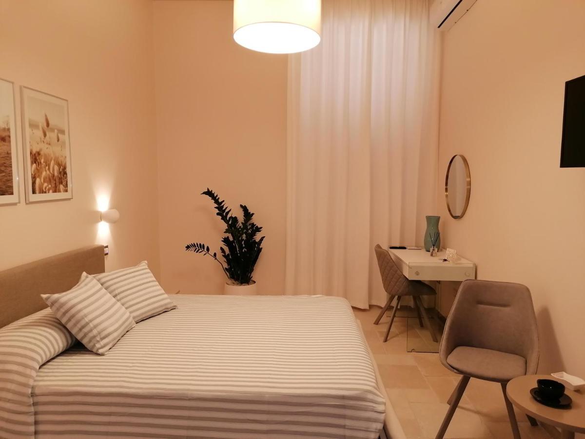 Lux Suite Таранто Екстериор снимка