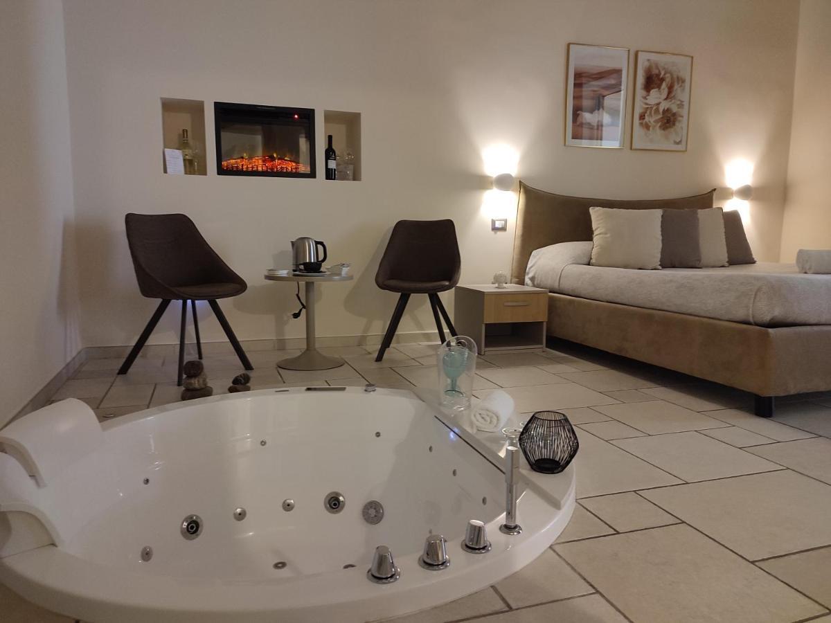 Lux Suite Таранто Екстериор снимка