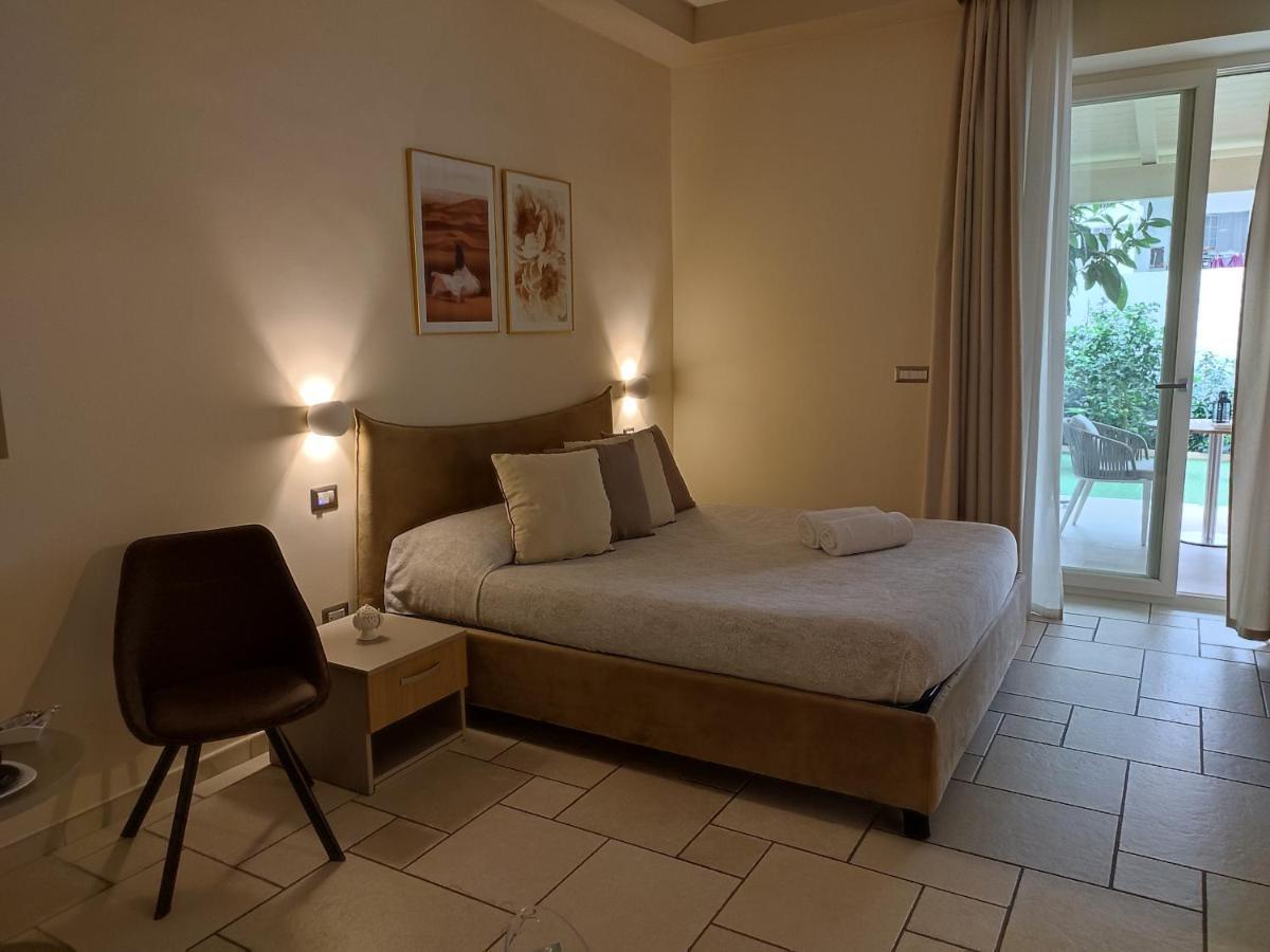 Lux Suite Таранто Екстериор снимка