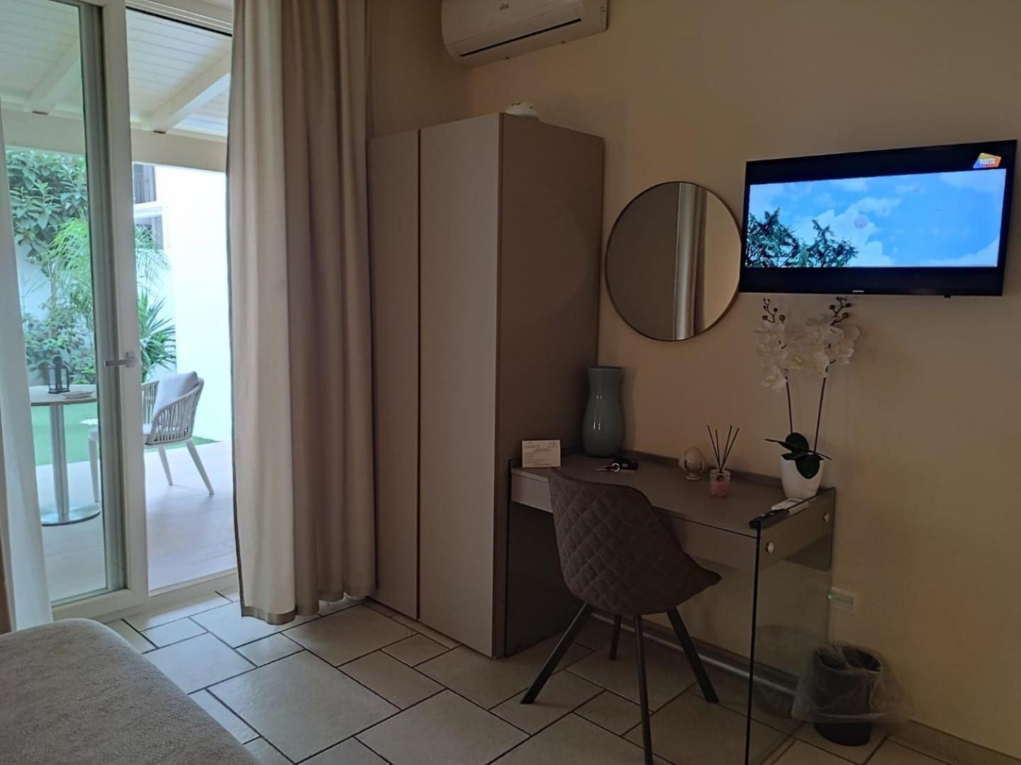 Lux Suite Таранто Екстериор снимка